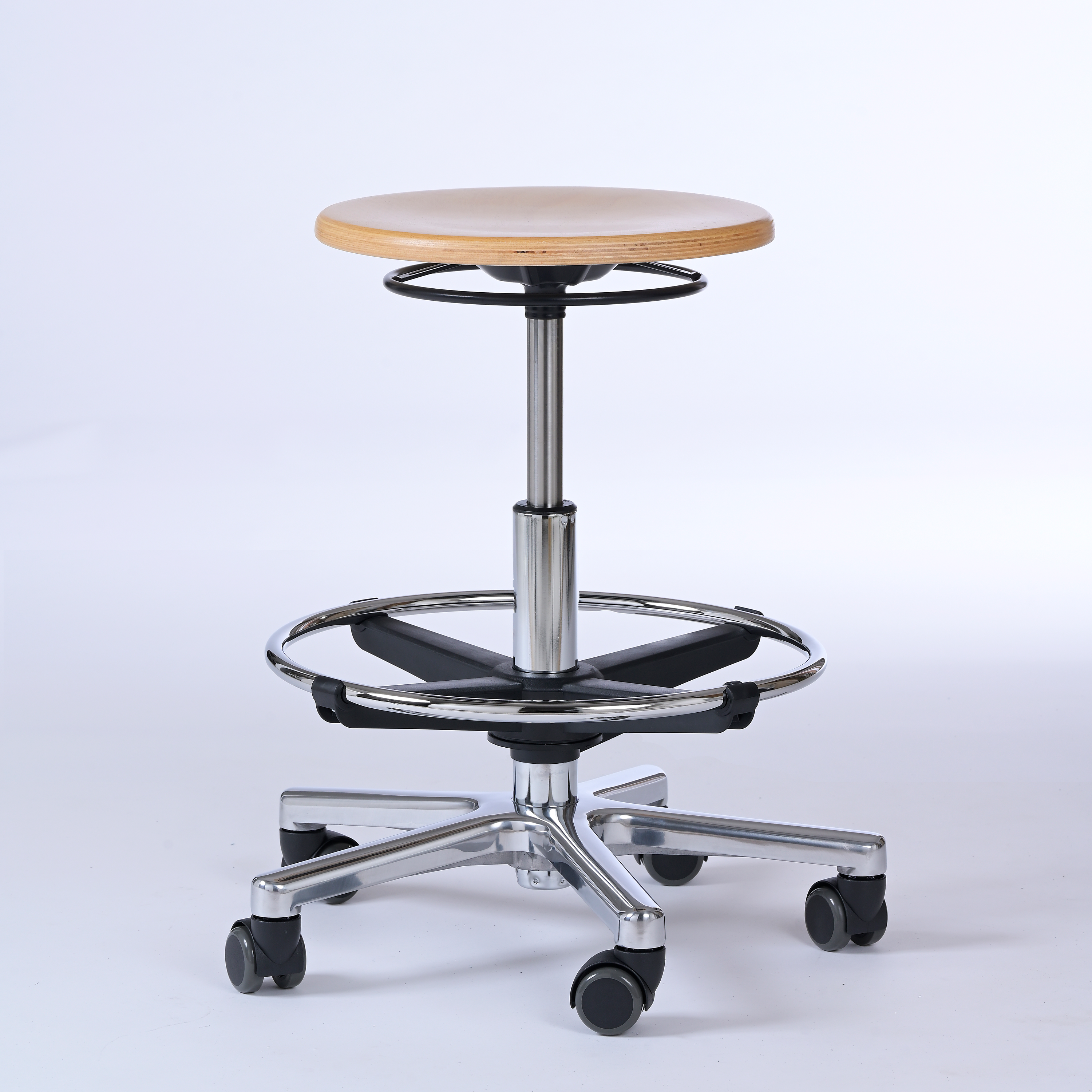 Ergonomische-Arbeitshocker-in-Ihrer-Werkstatt Activeform